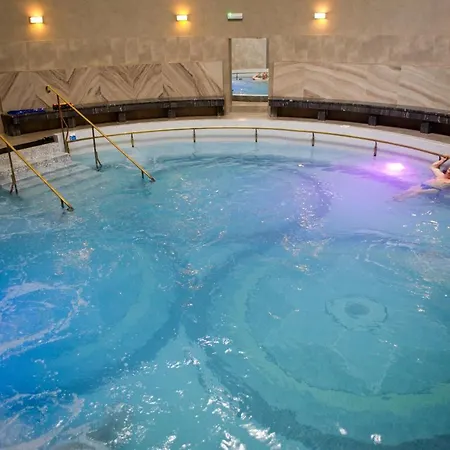 Uzdrowisko Cieplice - Dom Zdrojowy 옐레니아구라